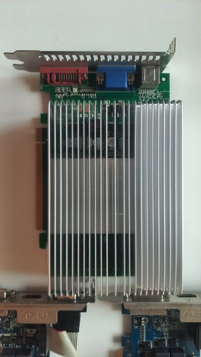 Відеокарта GeForce 8500GT 256Mb