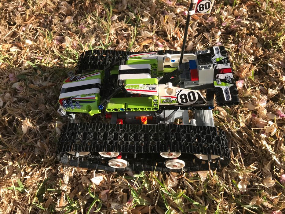 LEGO Technic: Carro de Corrida de Lagartas Motorizado - 42065