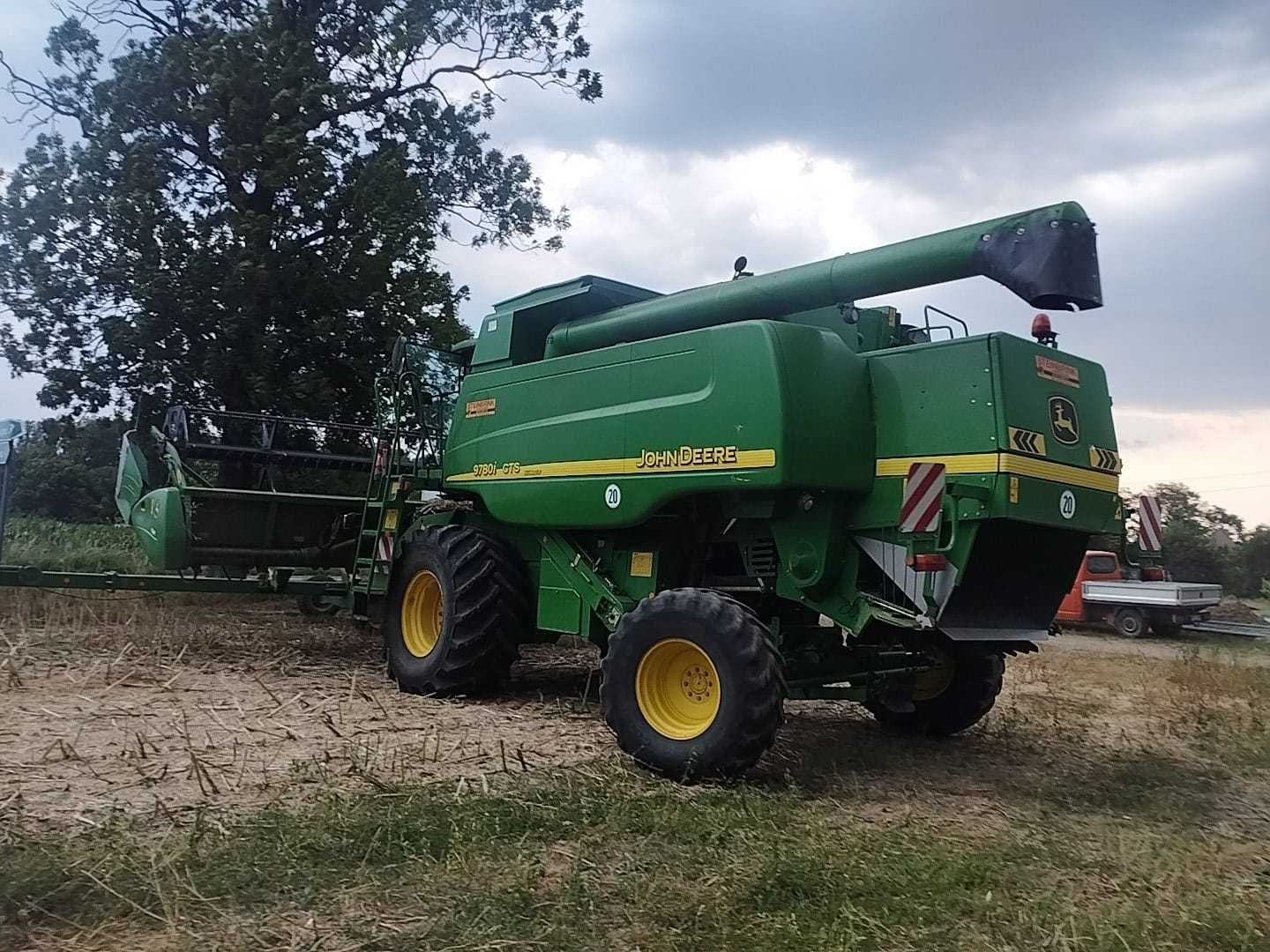 Kombajn zbożowy John Deere WTS CTS 9780i HillMaster z Niemiec stół