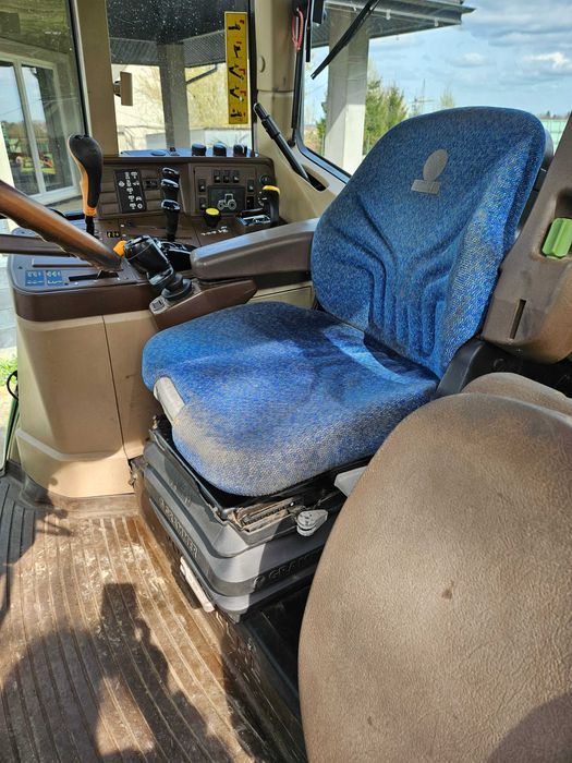 Ciągnik John Deere 6810