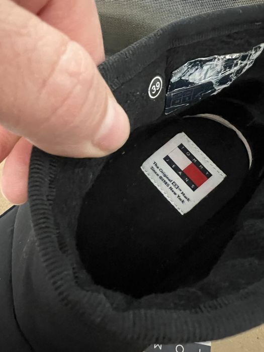 Продам Угги Б/У , одевала пару раз , Причина продажи: малы размер 39