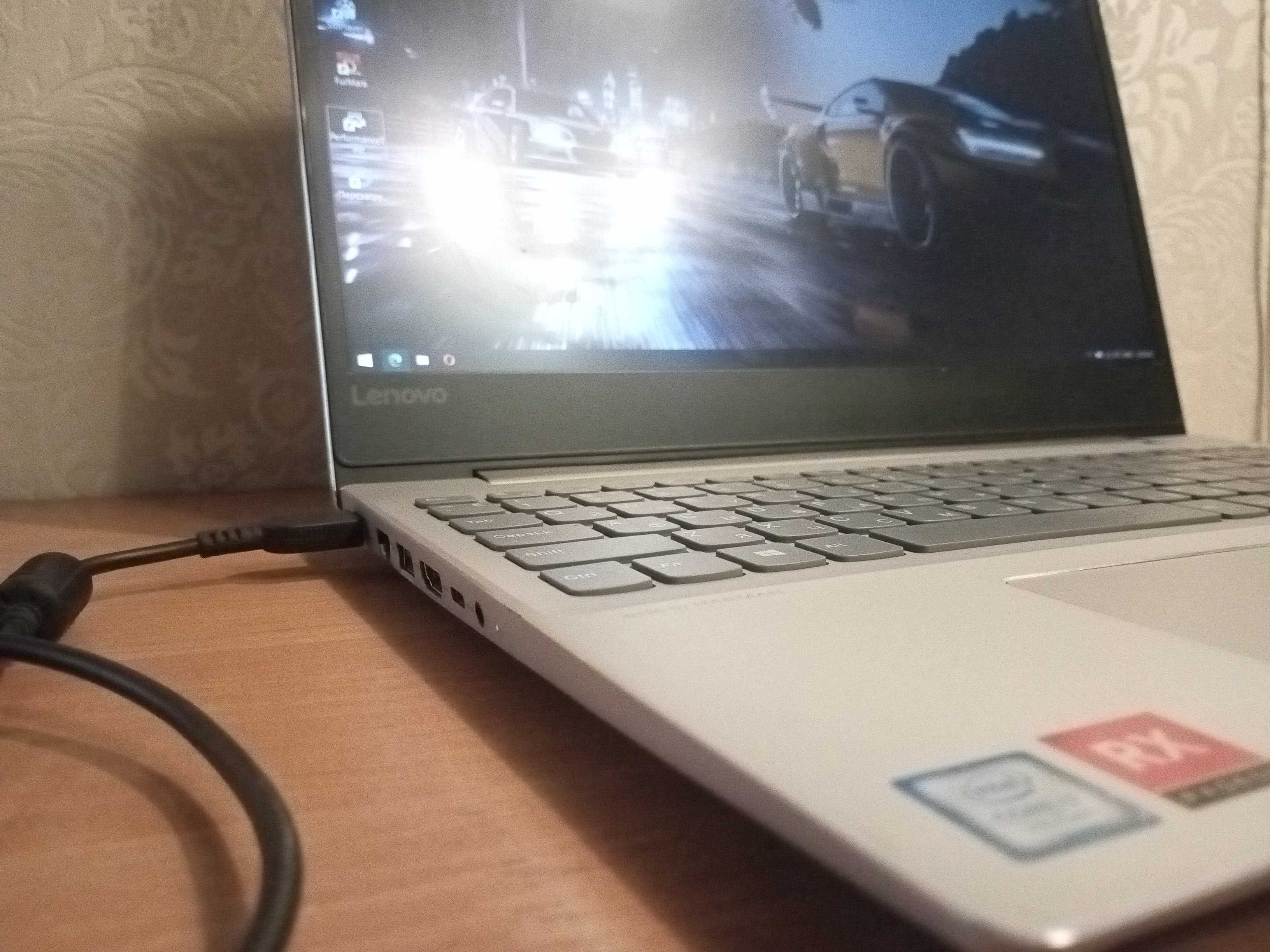 ноутбук современный, скоростная игровая модель, SSD!