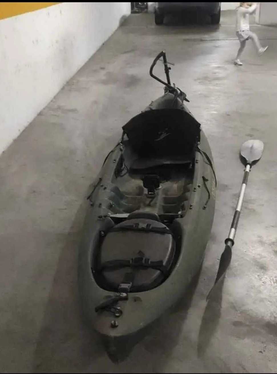 Kayak pesca com sonda e motor elétrico