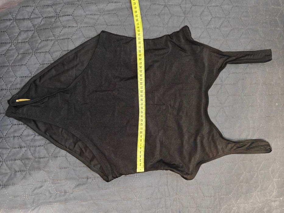 продам суцільний купальник