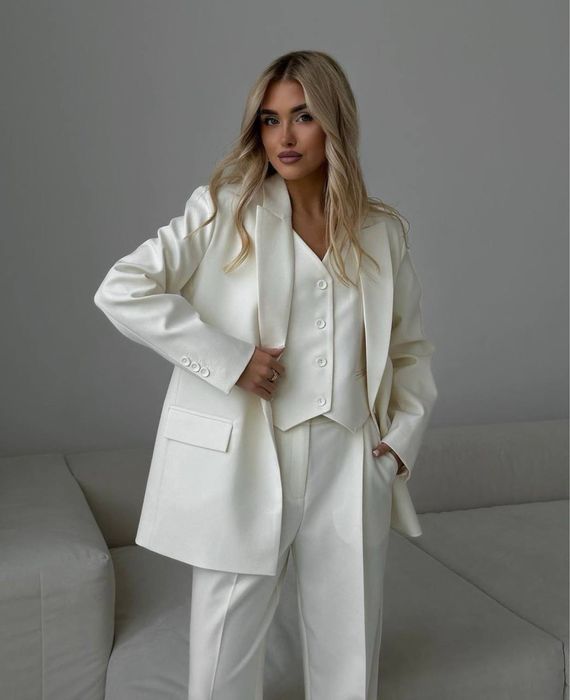 Костюм трійка з жилетом