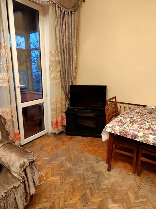 Оренда 1 кім цегляна сталінка Печерськ  метро Звіринецька  вул І.Павла