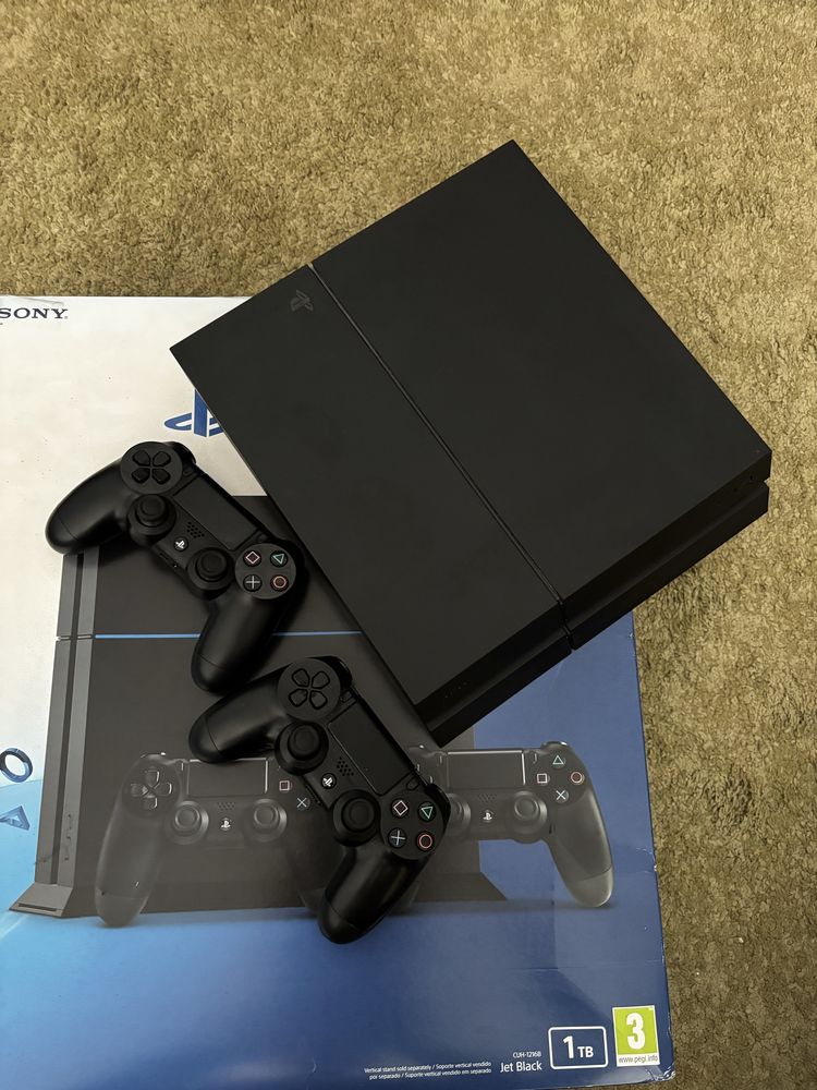 Playstation 4 1TB + Comando + GTA V