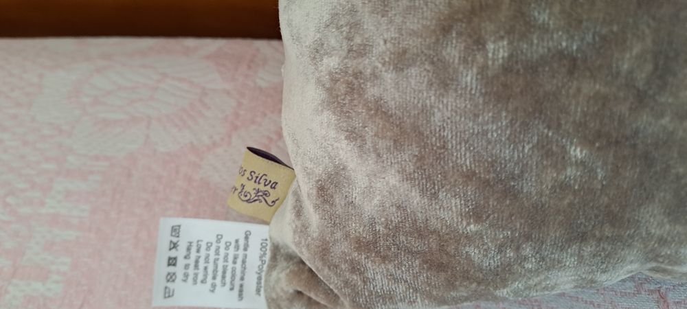 Almofada decorativa em veludo martelado 55x27cm nova com