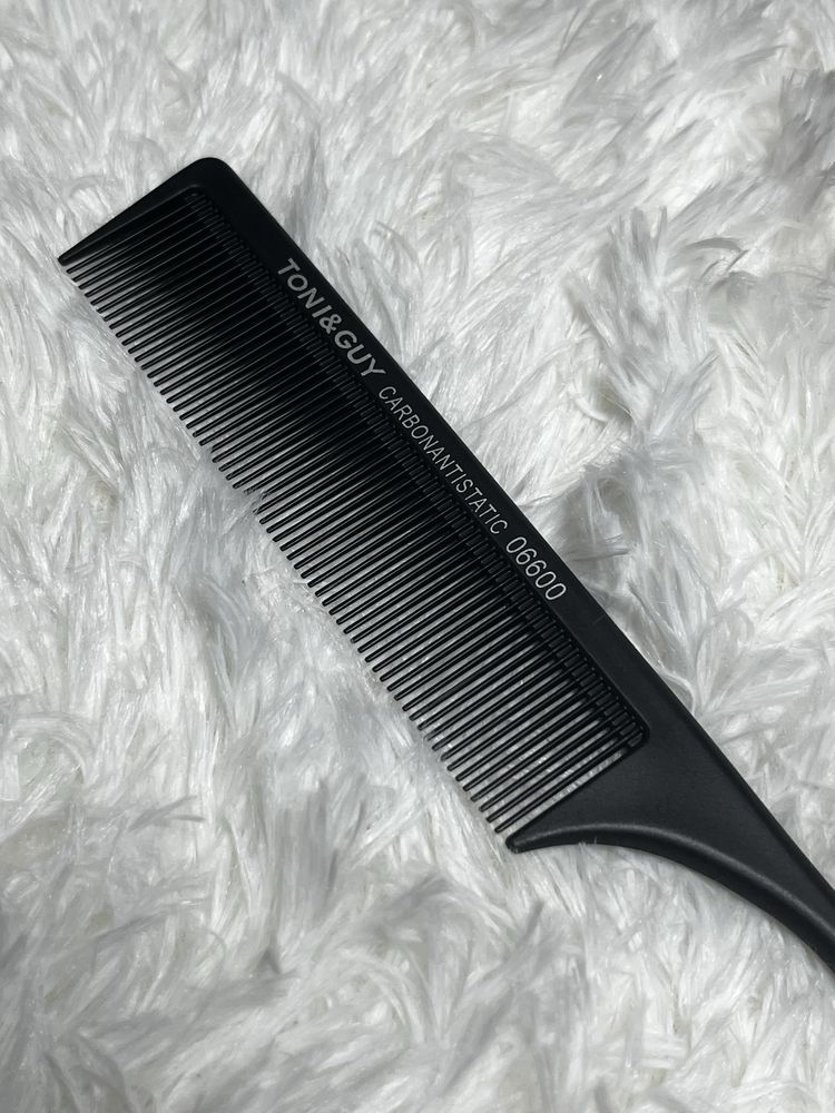 Karbonowy grzebień fryzjerski Toni&Guy, idealny do ulizania włosów