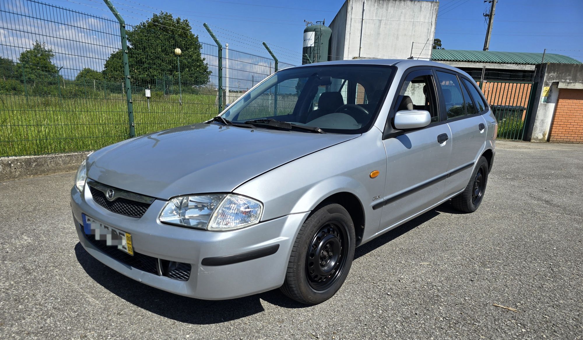 Mazda 323  gasolina