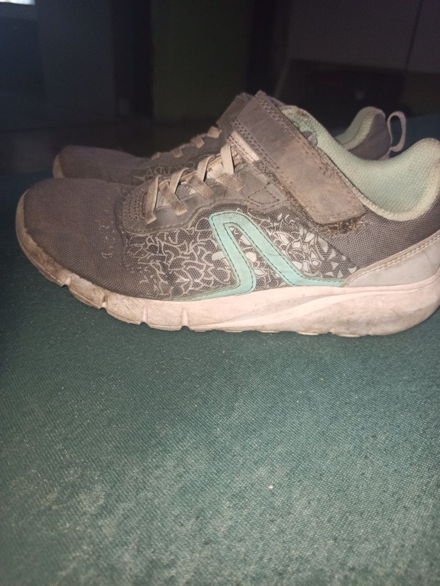Buty sportowe Decathlon rozm 35 wkładka 22 cm