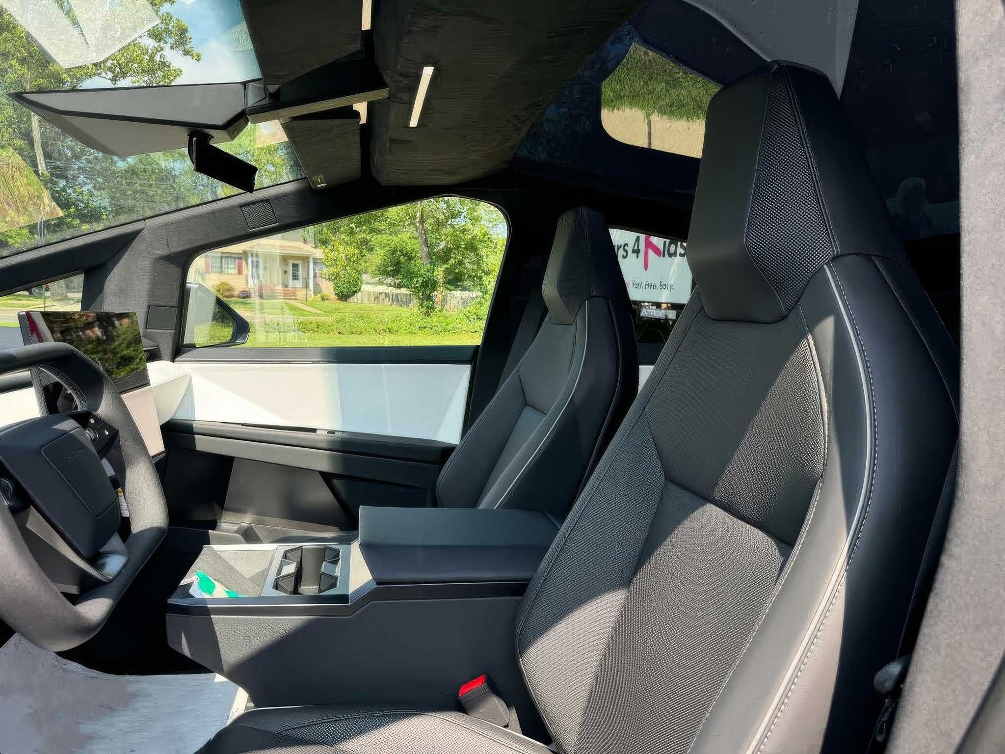 2024 Tesla Cybertruck Crew Cab