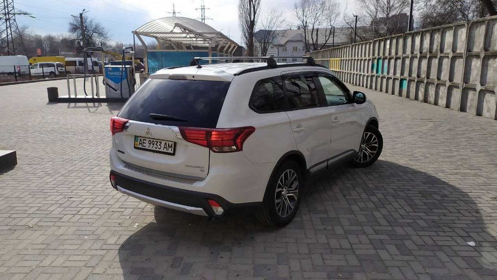 Продам Mitsubishi Outlander 2016 2.4 7 мест