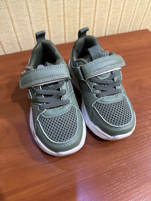 Детские кросовки на липучке