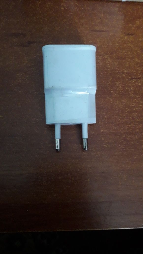 USB мережевий зарядний пристрій 2 x USB, 5 В 2 А

Виробник
F&D
Тип
Мер