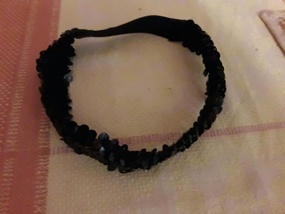 Резинка с паетками для прически