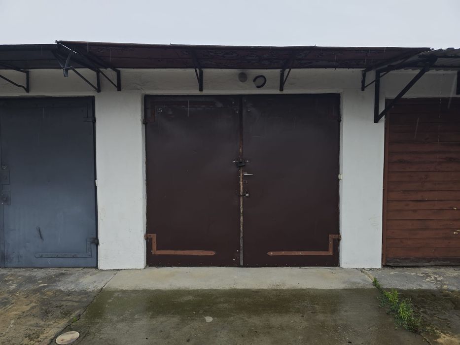 Sprzedam garaż z kanałem, prądem trójfazowym i wodą - po remoncie dach
