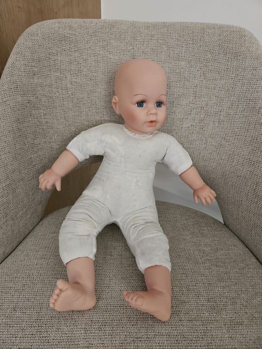 Boneca vestida e com cabelo