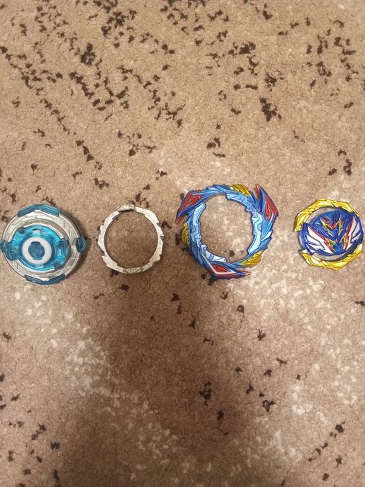 Продаю бейблейд волтраєк