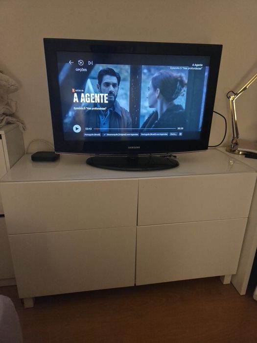 Móvel ikea- besta com vidro