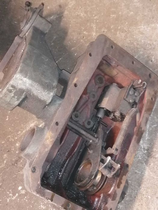 Korpus podnośnika pokrywa siłownika obudowa C-385 C-380 URSUS 912 914