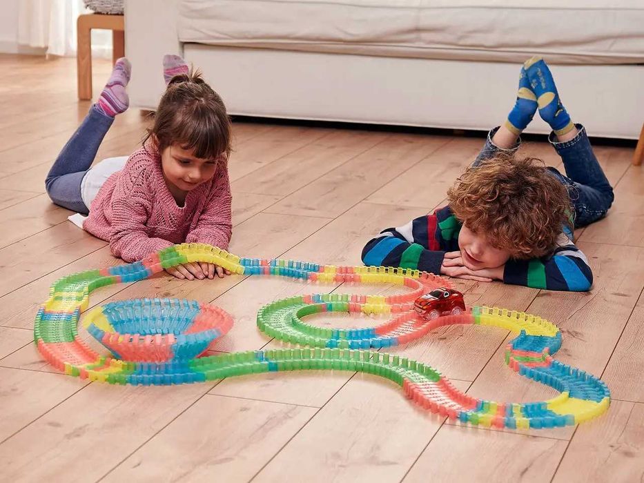 Детская трасса с машинкой Magic Tracks дорога на 220 деталей