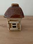 Ceramiczny kominek zapachowy domek
