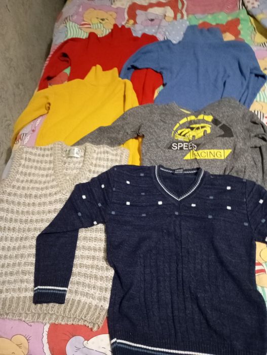 Віддам безкоштовно речі на хлопчика.