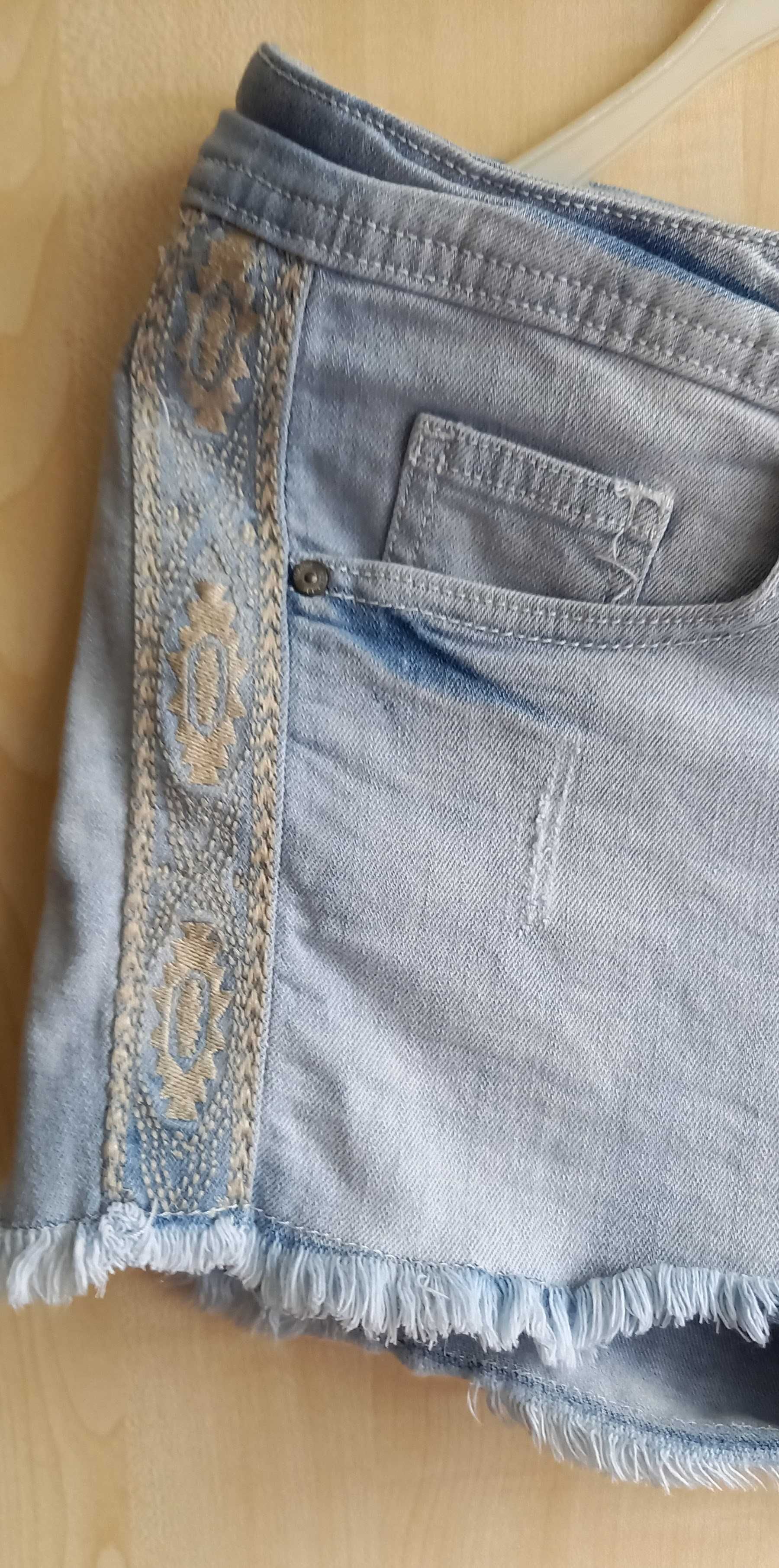 krótkie spodenki  jeansy  damskie M L   koronka