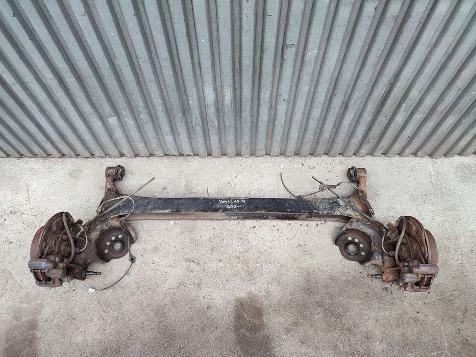 Toyota Yaris I 1.5 TS belka tył tylna tarcze ABS