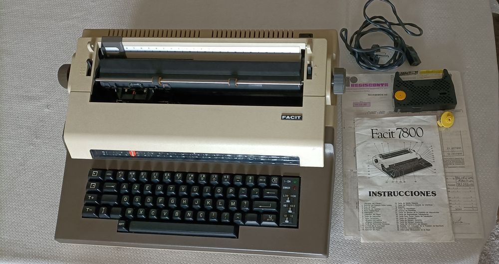 Máquina escrever Facit