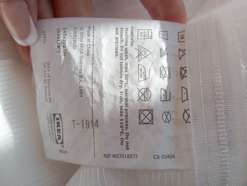 Dwie białe firany z IKEA