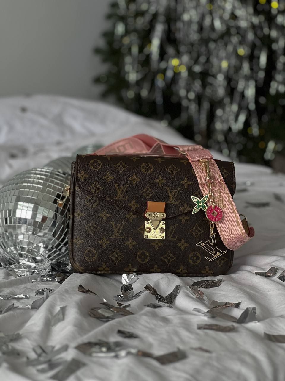 Сумочка женская подарок на 8 марта Luis Vuitton