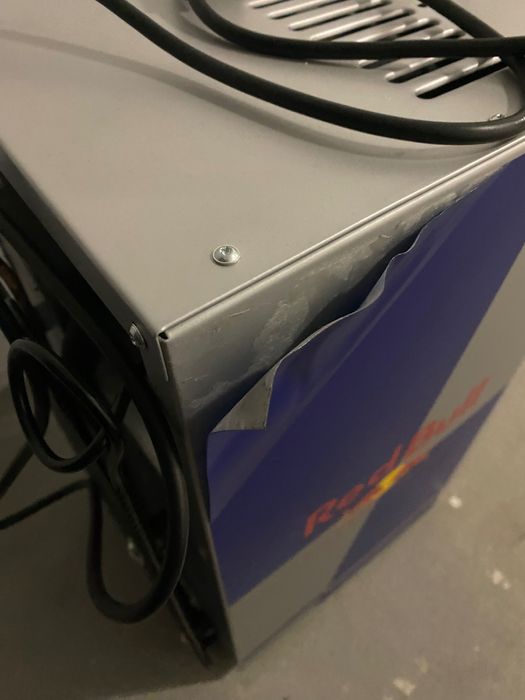 lodówka chłodziarka Red Bull do garażu biura sklepu do pokoju