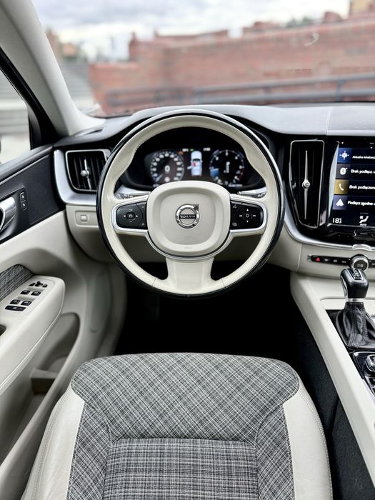 Wynajem Volvo Xc-60 Suv diesel Wypożyczalnia aut premium i sportowych