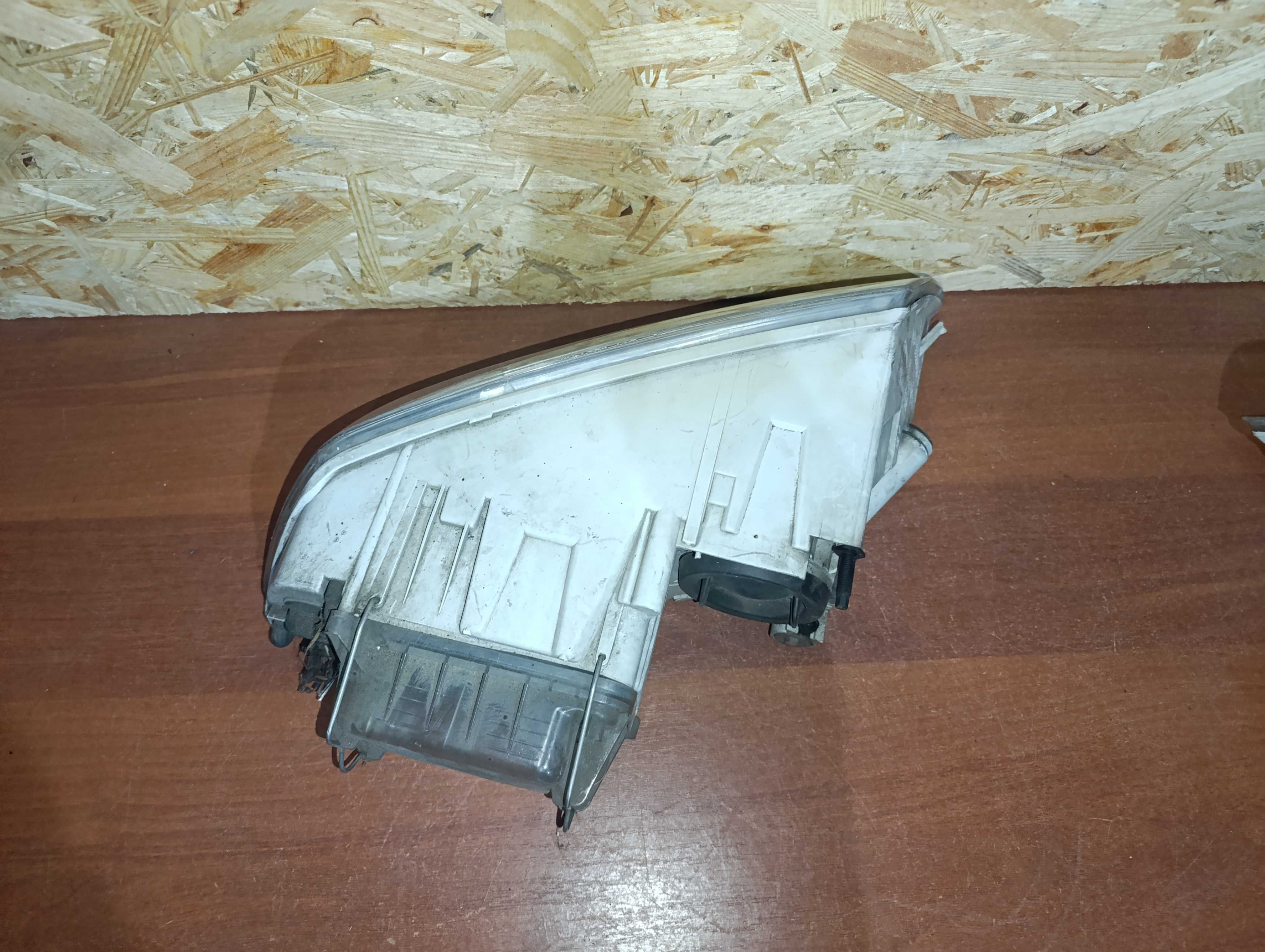 Фары Skoda Octavia A5 2004-08 г.в. линза, галоген, дорестайлинг