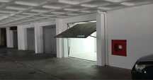 Aluga-se garagem (box) privada.