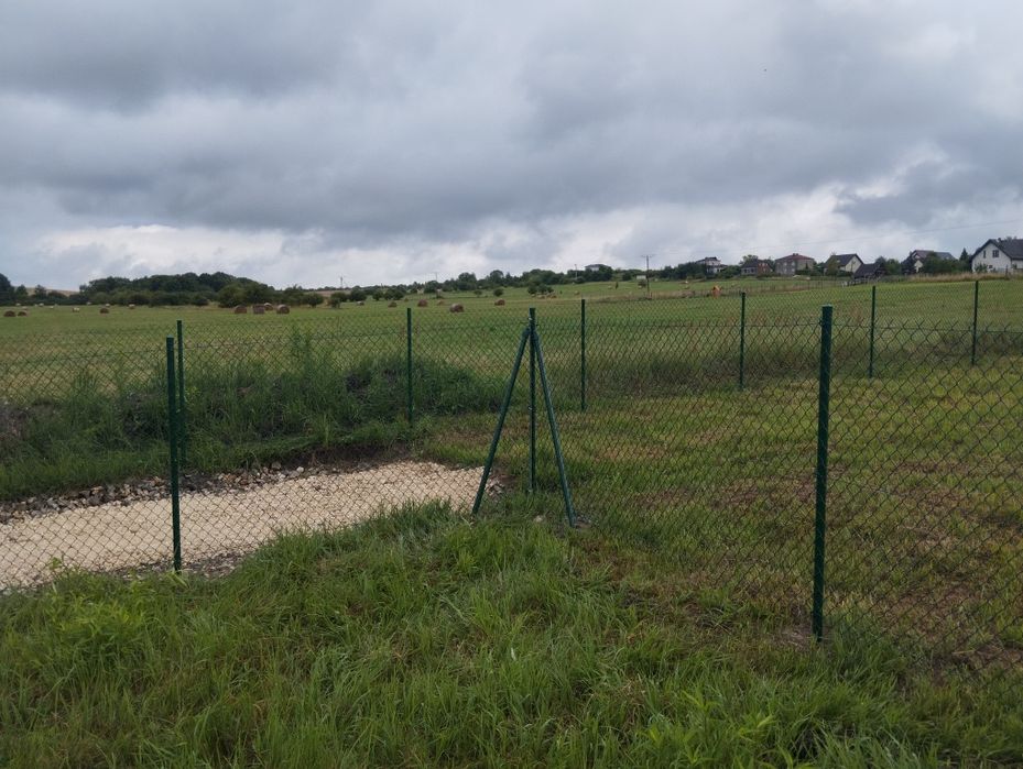 Ogrodzenie z siatki siatka ogrodzeniowa