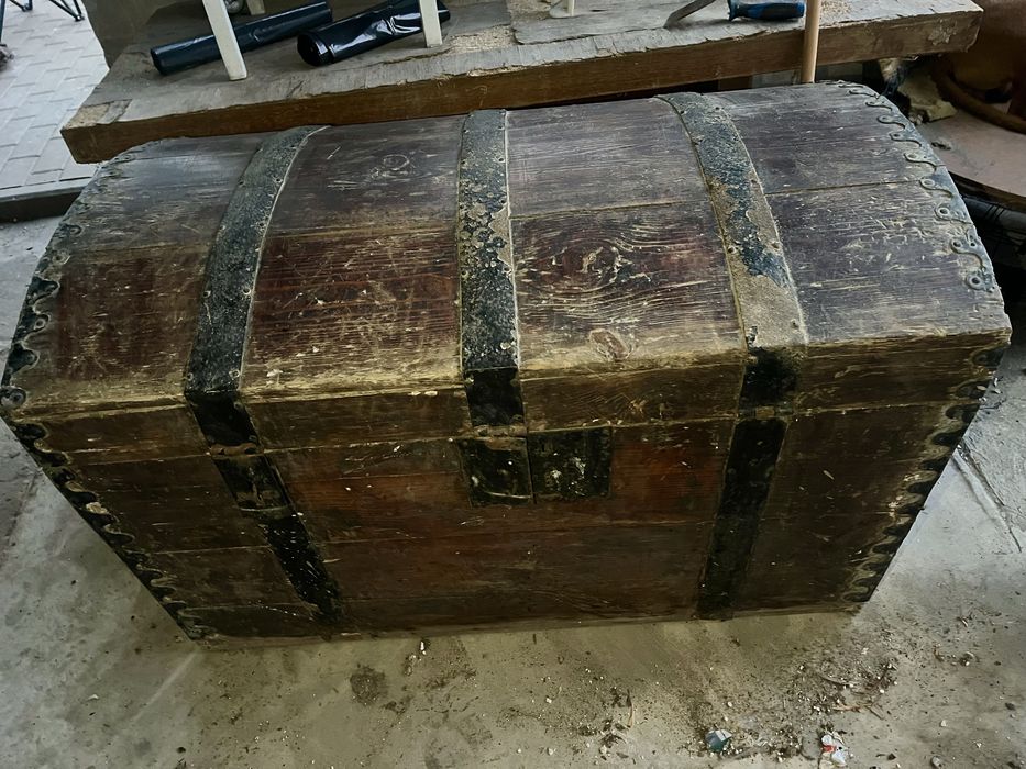 Kufer antyczny z litego debu - lata XIX/XX