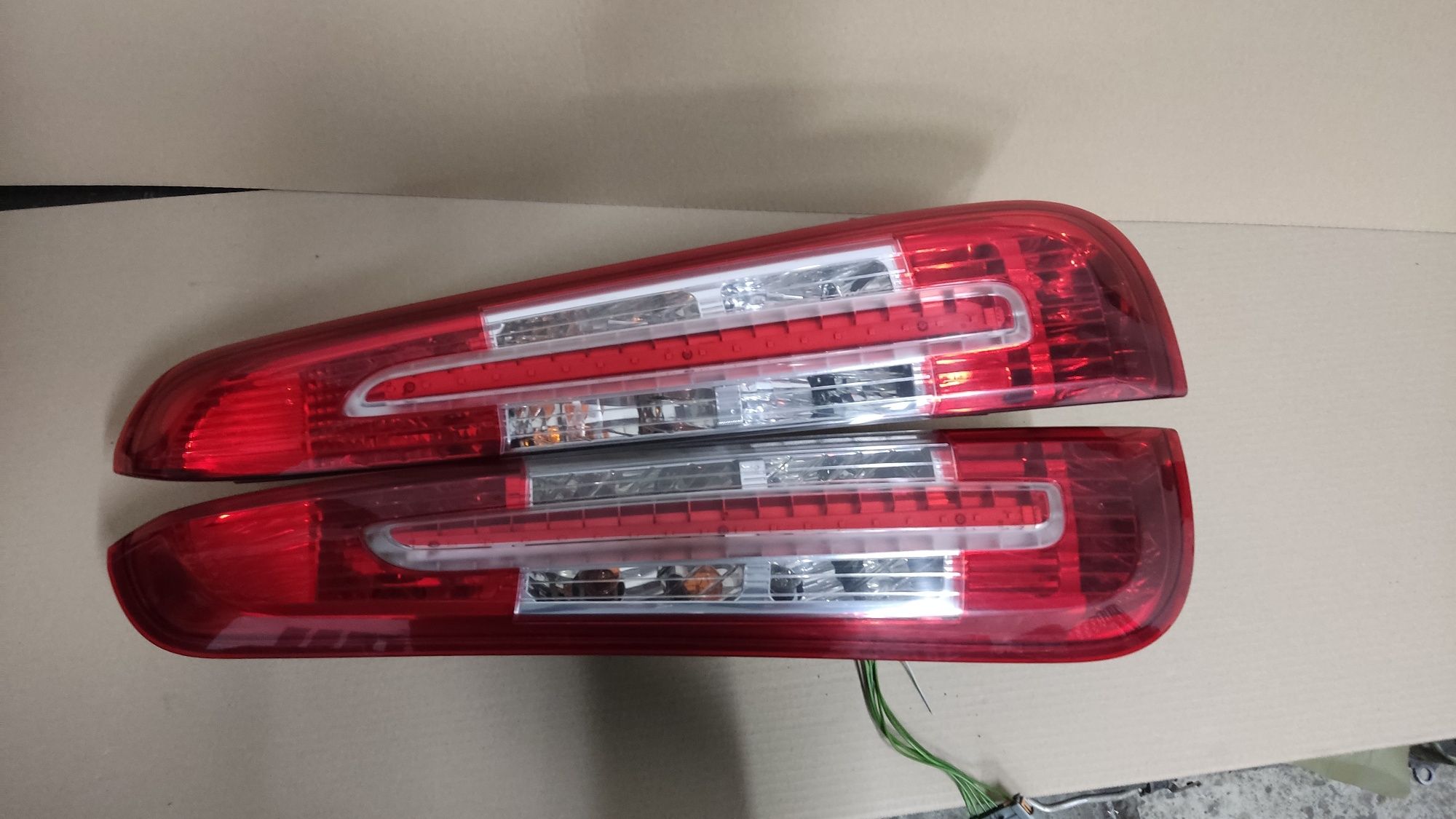 Ford C Max lift lampy tył.