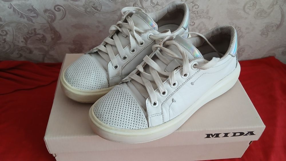 Кросівки на дівчинку 37р.МIDA.,Натуральна шкіра!