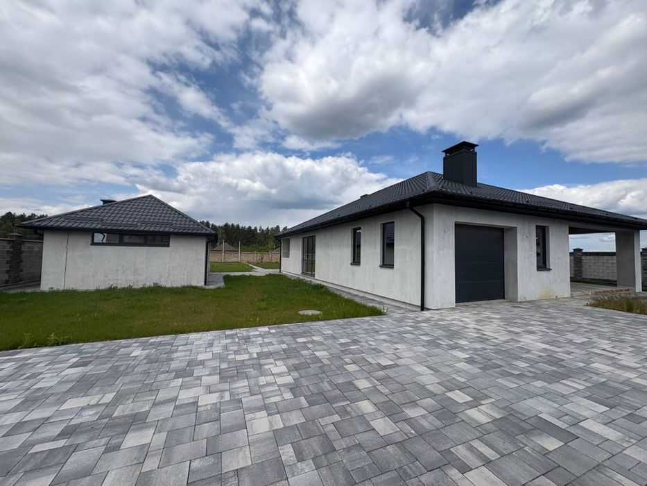 р Американкана на березі озера