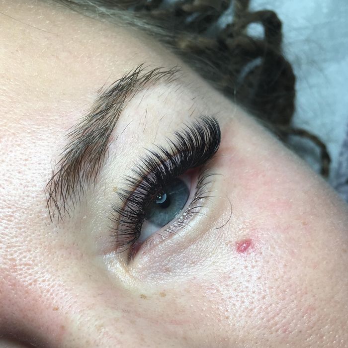 Przedłużanie rzęs -laminacja rzęs i brwi z farbką