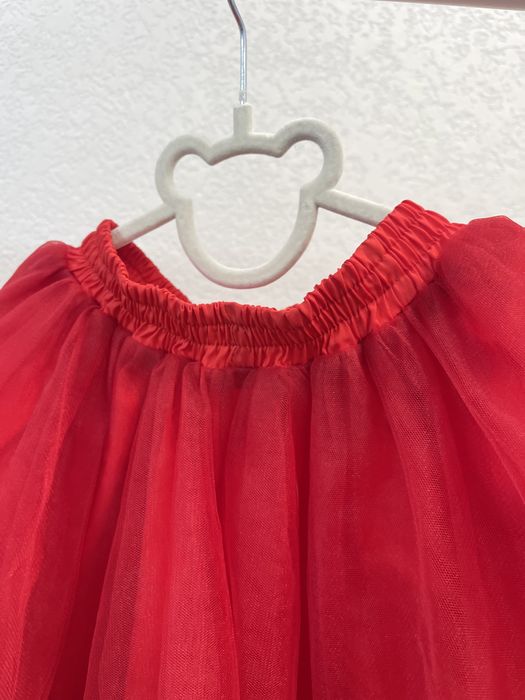 Продається фатінова яскраво червона спідниця ріст 122-128 стан новоі