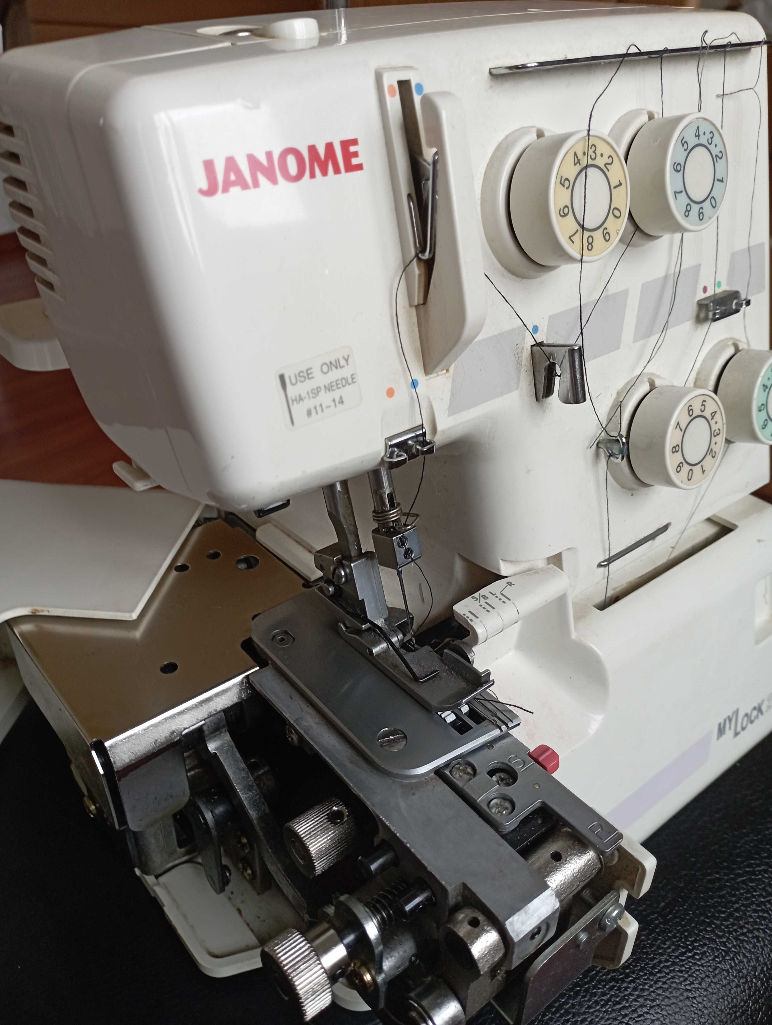 Продам Oверлок Janome .My Lock 204 D