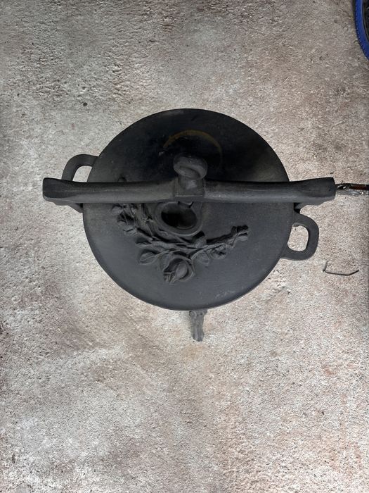 kociołek żeliwny nowy  25 litrów