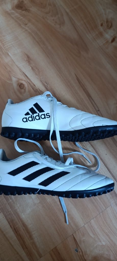 Buty piłkarskie adidas róż. 35 1/2