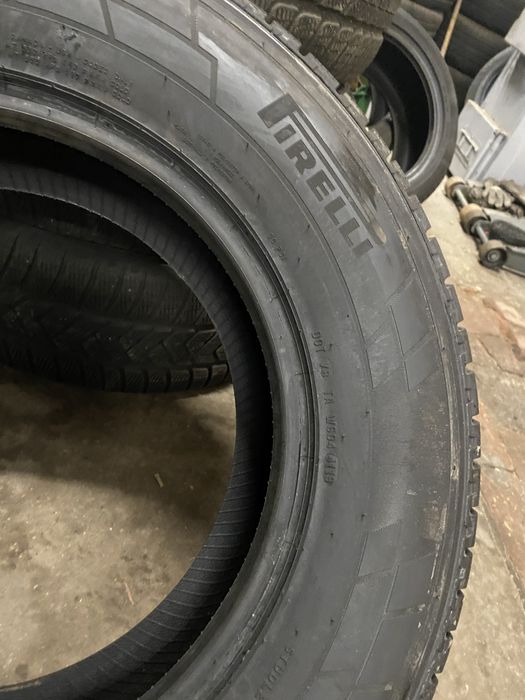 Jedna Nowa Opona 235/65R16C 118/116R 10PR Pirelli Carrier Winter