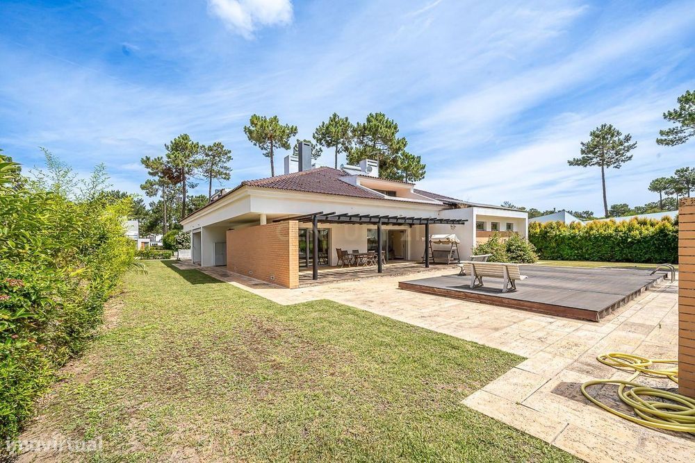 Lote de 1760m2 | 8 divisões (4 suítes) | 2 varandas | Jardim com área