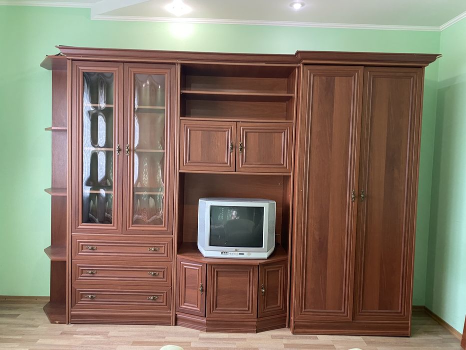 Стінка  оригінальна  стан хороший  і телевізор японський JVC